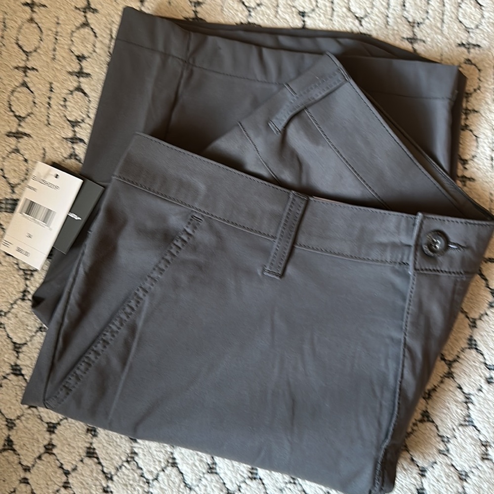 NWT Mens Eddie Bauer shorts Size 34